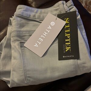 Athleta Sculpttek skinny crop Jean Glacier Wash size 2
